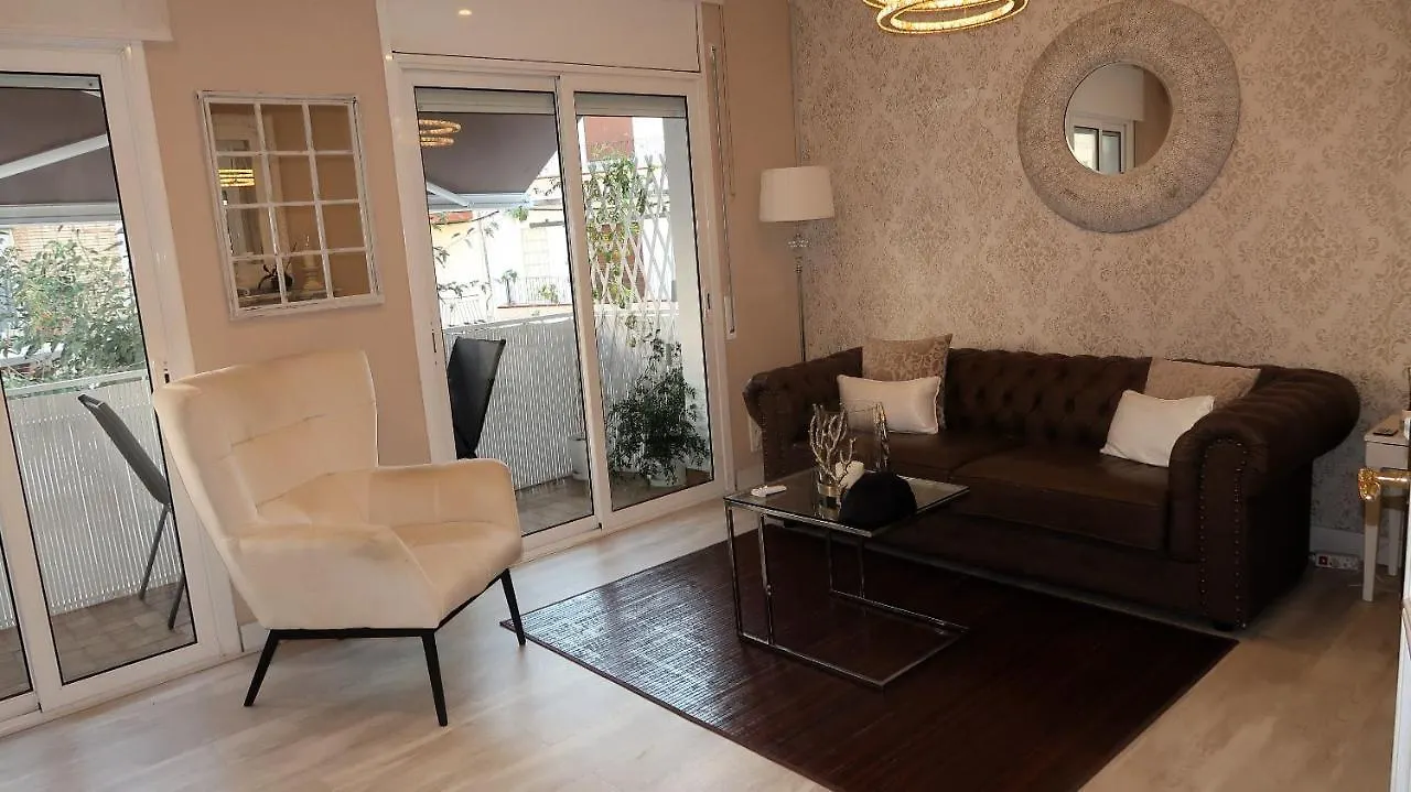 Entire Apartment , 2 Bedrooms Newly Remodeled Center Sitges Barcelona スペイン