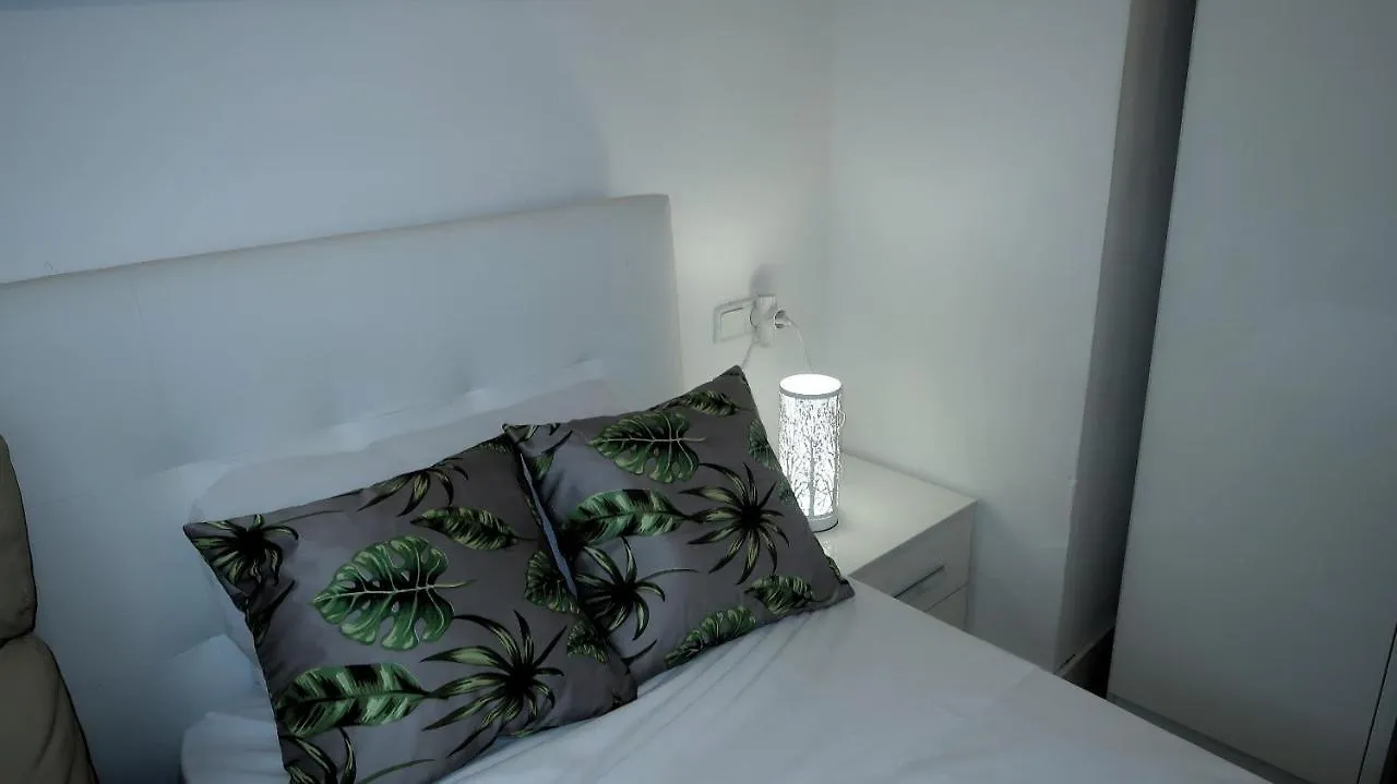 Entire Apartment , 2 Bedrooms Newly Remodeled Center Sitges Barcelona 0*,  スペイン
