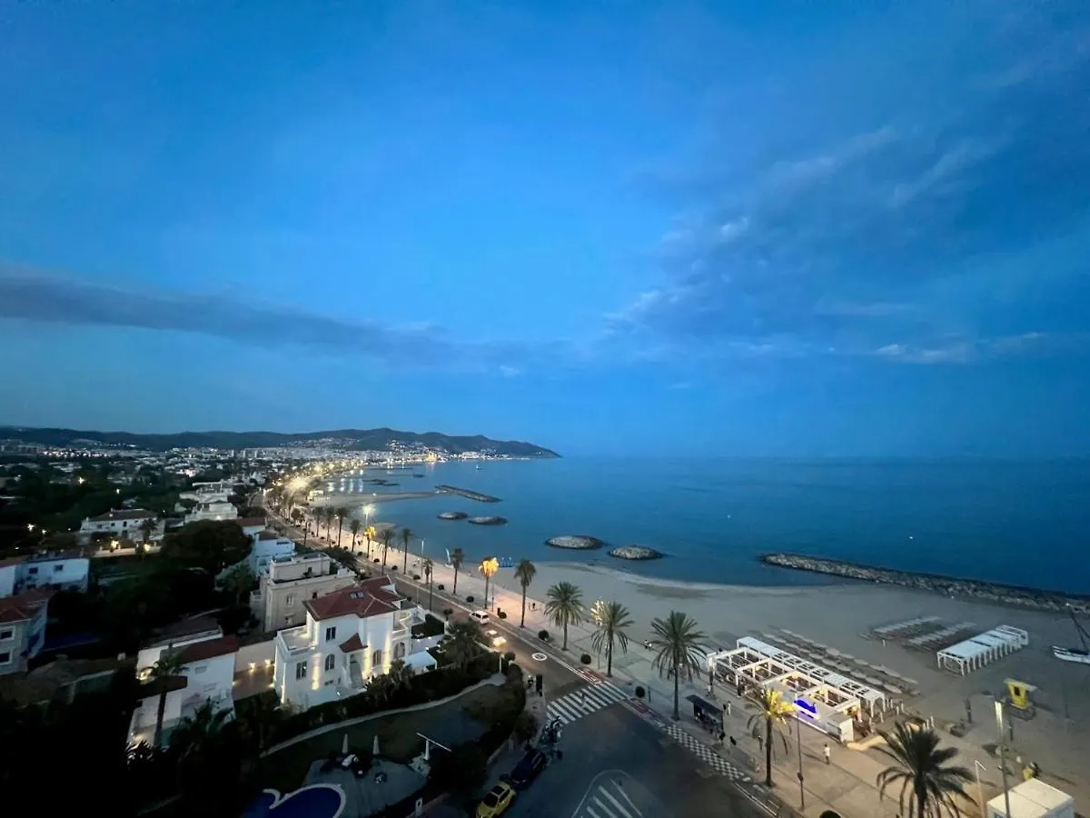 Entire Apartment , 2 Bedrooms Newly Remodeled Center Sitges Barcelona location